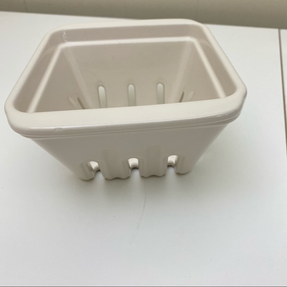 Nice Condition Rae Dunn Berries Basket  7” Wide x 3.5” Tall. - Picture 4 of 9